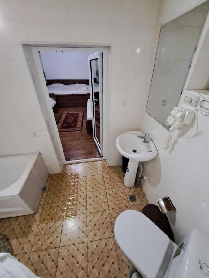 Umar Hotel In The Old City บูคารา ภายนอก รูปภาพ